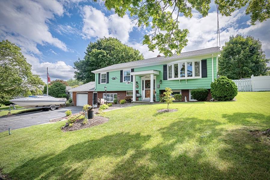 35 Rhode Island Ave, Somerset, MA 02726