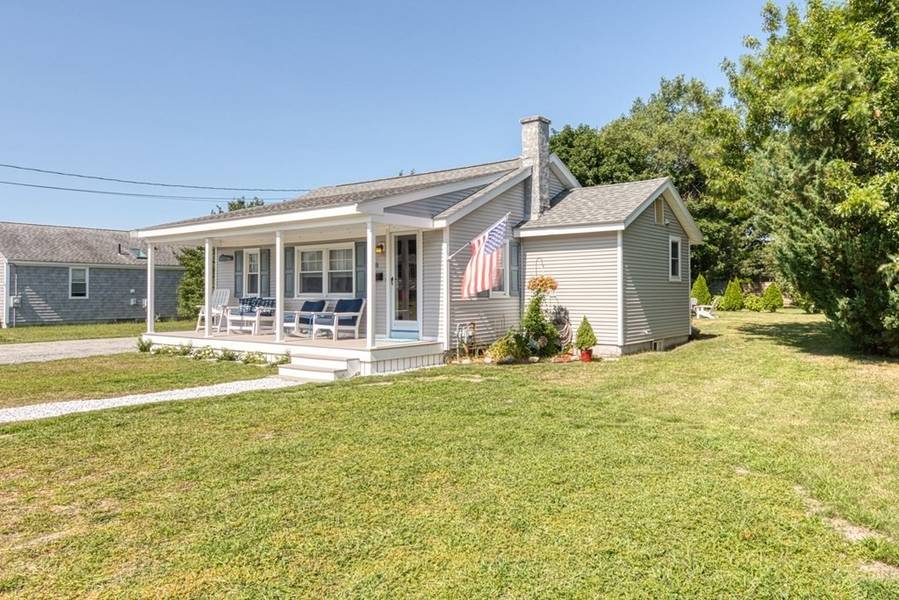 41 Bourne Neck Dr, Bourne, MA 02532