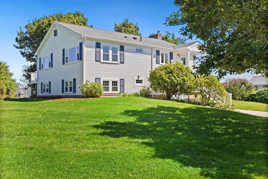 108 Dillingham Ave, Sandwich, MA 02563