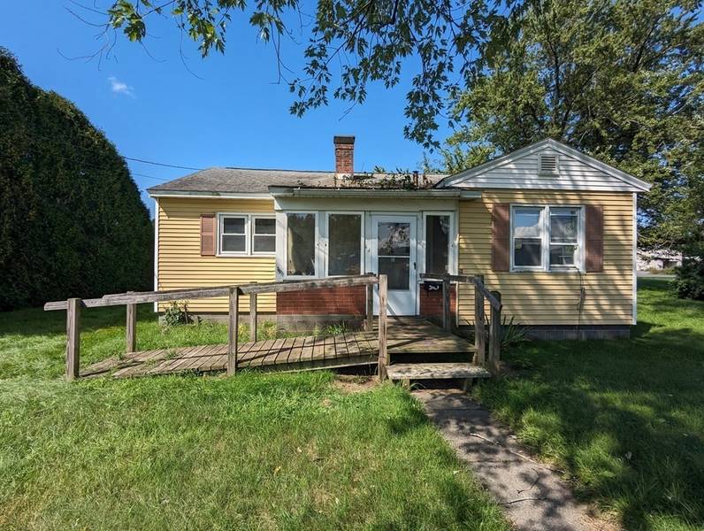 24 Elm St, Deerfield, MA 01373