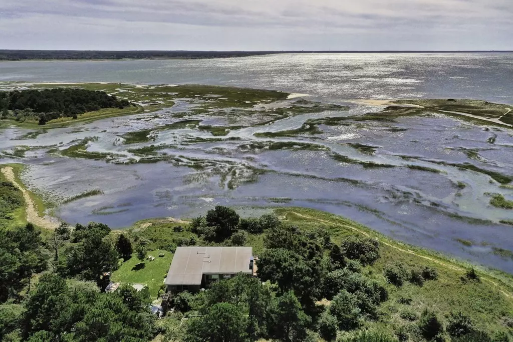 Wellfleet, MA 02667,60 5th Avenue