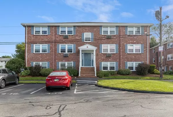 4 Mcdewell Ave #2, Danvers, MA 01923