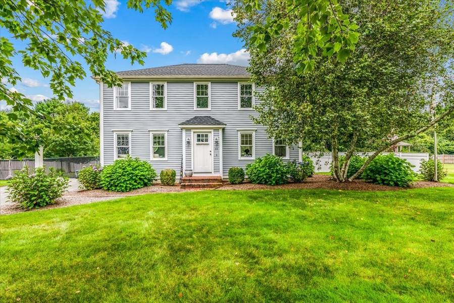 313 Edgewater Dr, Pembroke, MA 02359