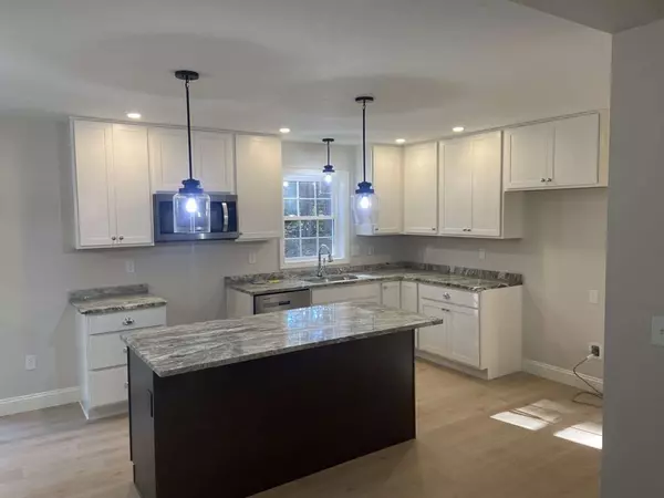 Hubbardston, MA 01452,40 Birches Road