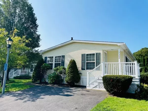 Taunton, MA 02780,50 Highland #208