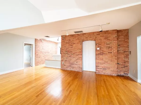 Brookline, MA 02446,465 Washington St #7