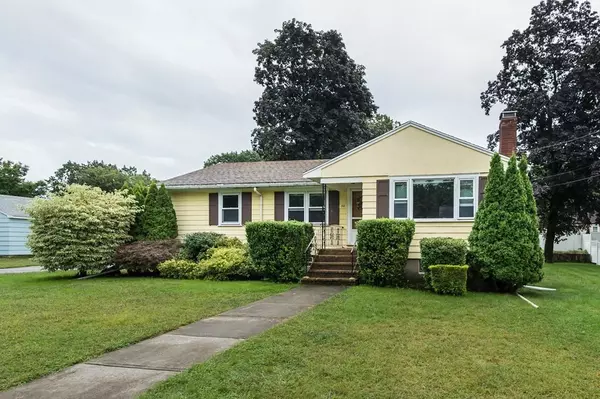 32 Mitchell Ln, Wakefield, MA 01880