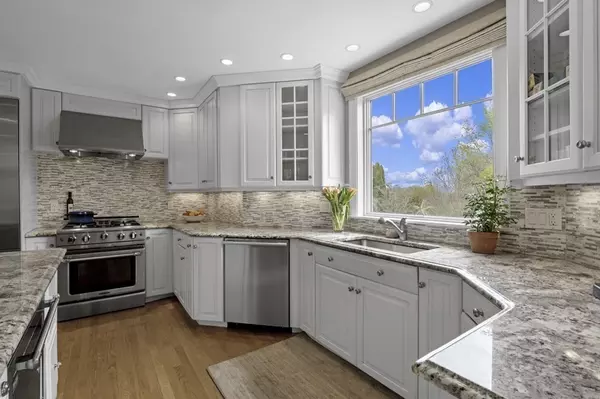 Marblehead, MA 01945,8 Riverside Drive