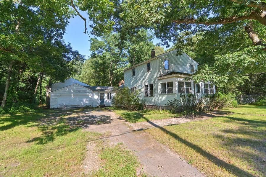 76 Brook St, Holliston, MA 01746