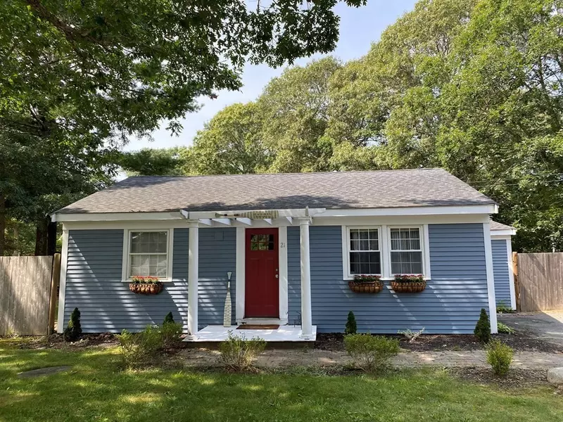 21 Mashpee Neck Rd, Mashpee, MA 02649