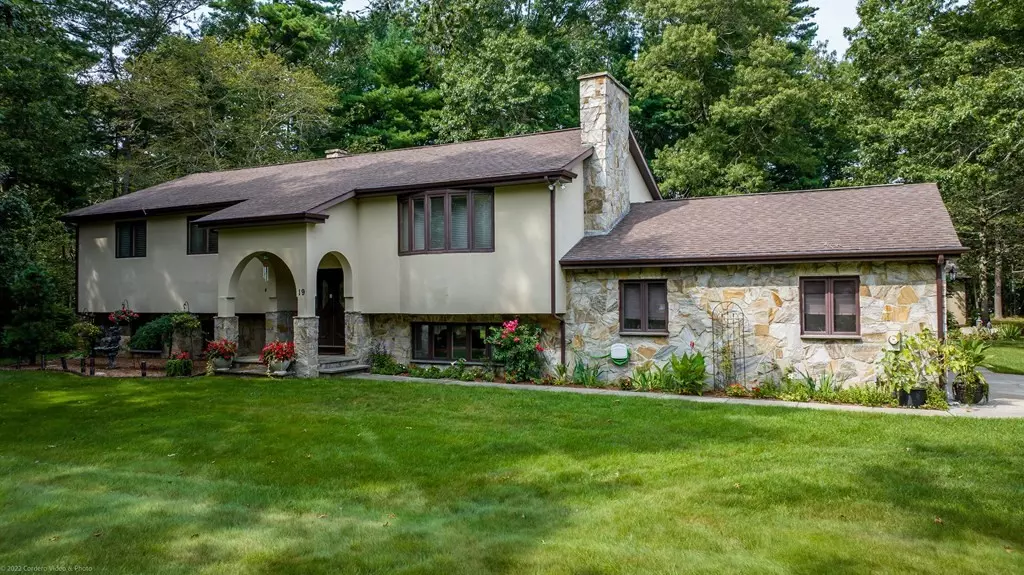 Acushnet, MA 02743,19 Beechwood Drive