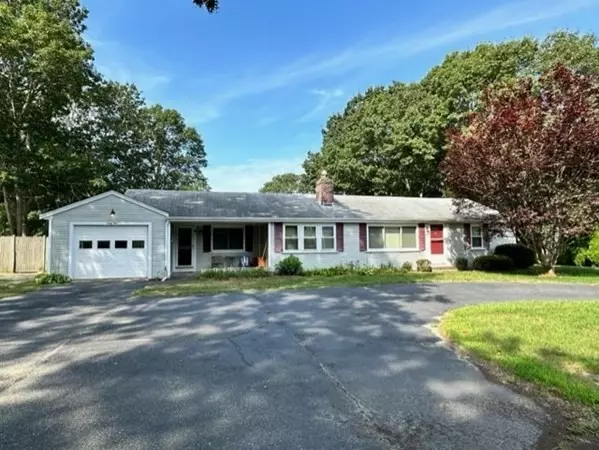 61 Lakefield Rd, Yarmouth, MA 02664