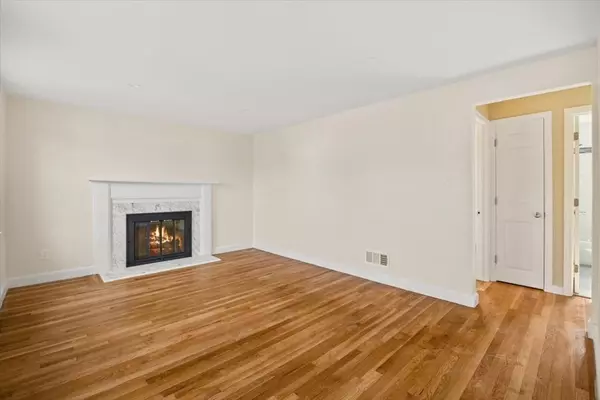 Randolph, MA 02368,4 Devine Rd