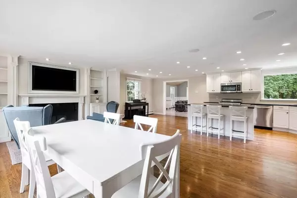 Hingham, MA 02043,257R Central St