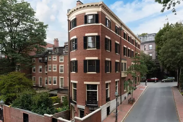 2 Spruce St, Boston, MA 02108