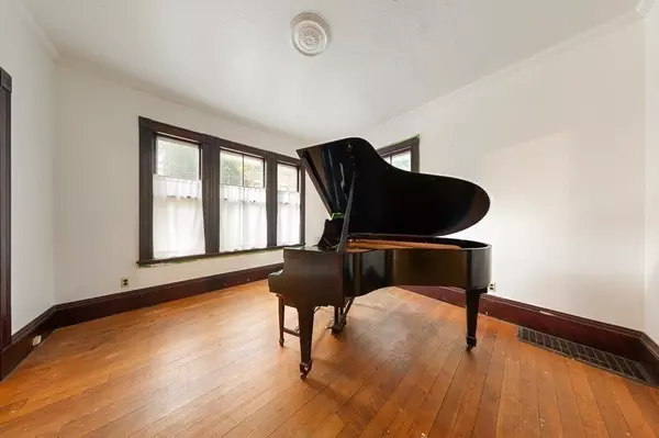 Cambridge, MA 02138,33 Hurlbut St