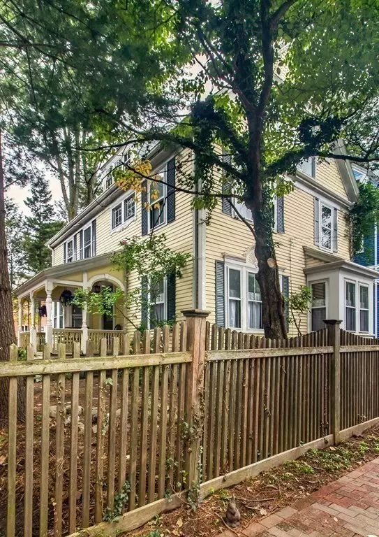 Cambridge, MA 02138,33 Hurlbut St