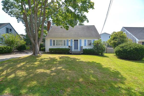 11 Montauk St, Falmouth, MA 02536