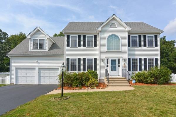 27 Gannett Way,  Hopedale,  MA 01747