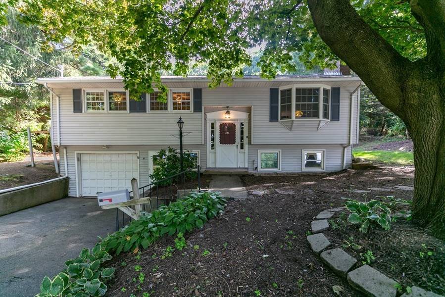 47 Elmwood St, Auburn, MA 01501