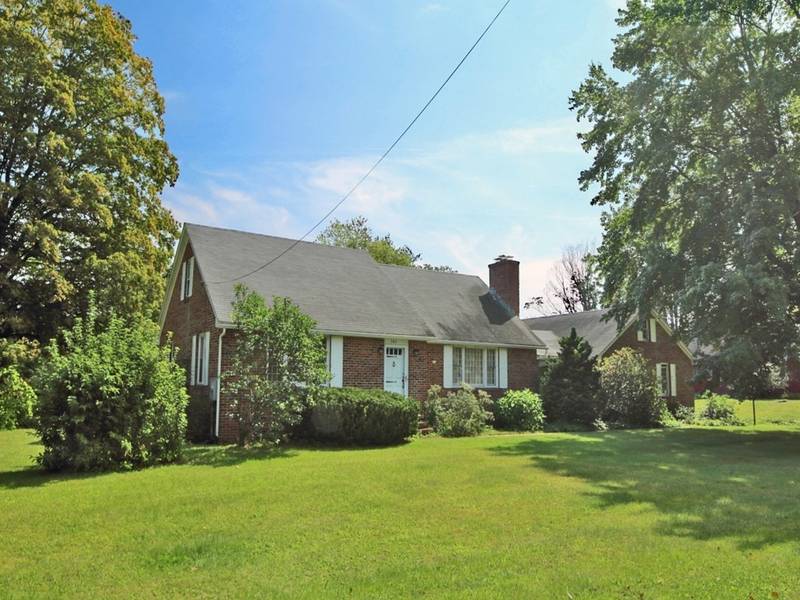 141 Leyden Road, Greenfield, MA 01301