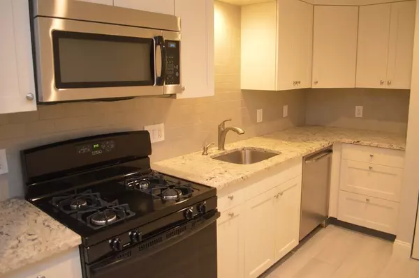North Reading, MA 01864,7 Greenbriar Drive #108