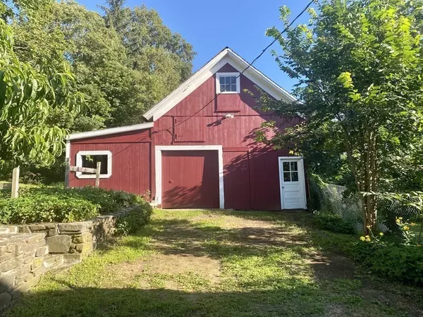 Brookfield, MA 01506,18 Maple St