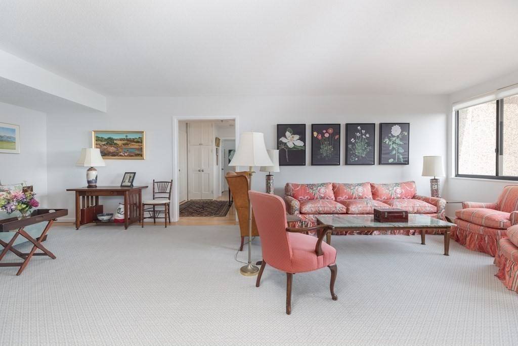 Newton, MA 02467,250 Hammond Pond Pkwy #1410S