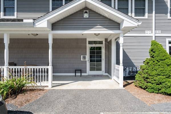 6 Parc Pl #2, Southampton, MA 01073