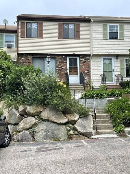 104 Village Dr #104, Bourne, MA 02532