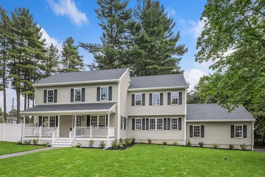 15 Hutchins Cir, Lynnfield, MA 01940