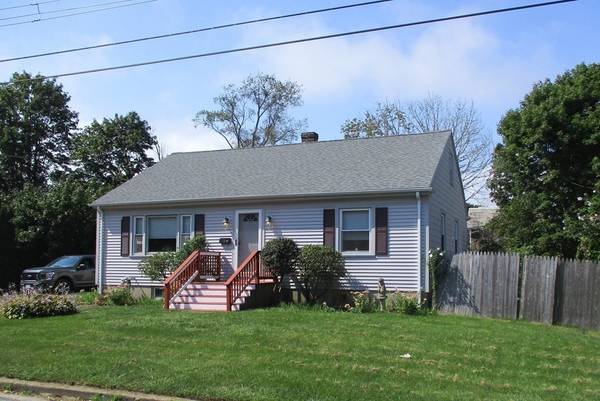 40 Chestnut St, Fairhaven, MA 02719