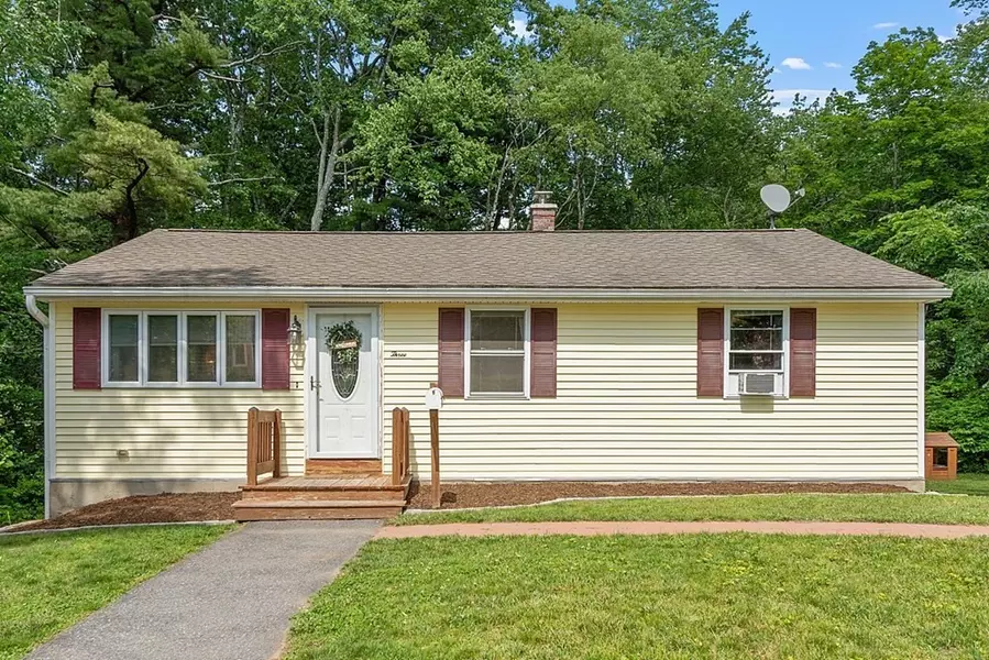 3 Oak Hill Ave, Clinton, MA 01510