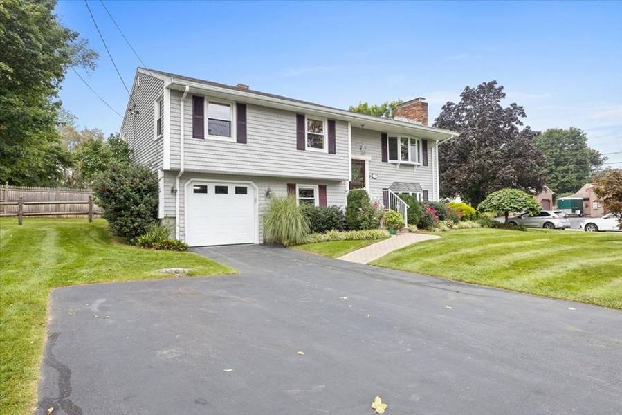 663 Pleasant St, Somerset, MA 02726