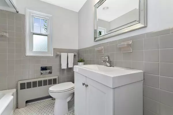 Newton, MA 02459,90 Truman Rd