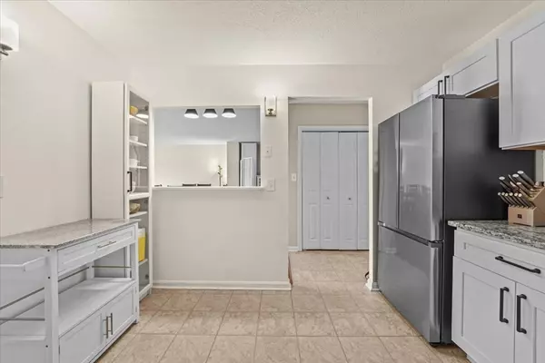 Watertown, MA 02472,151 Coolidge Ave #212
