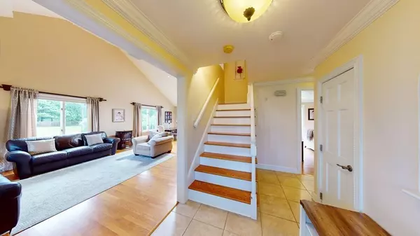 Acushnet, MA 02743,8 Bow Dr