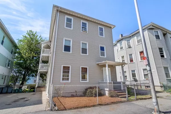 28 Perry Ave, Worcester, MA 01610