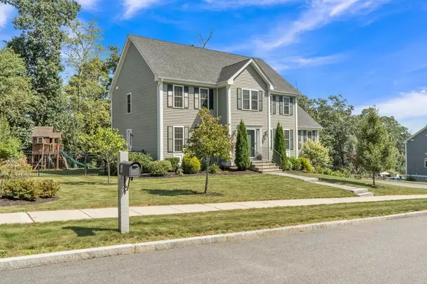 9 Autumn Gate Cir, Millbury, MA 01527