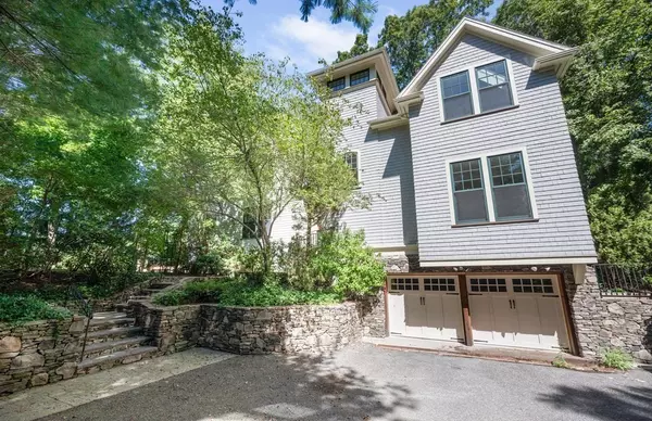 823 Newton St, Brookline, MA 02467