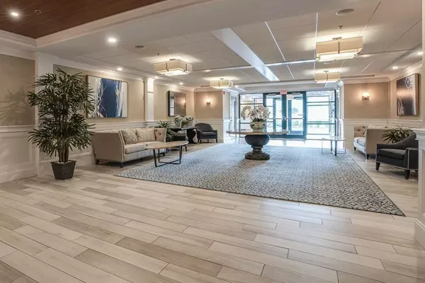 Amesbury, MA 01913,60 Merrimac Street #201