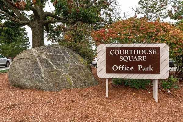 4 Courthouse Ln #12, Chelmsford, MA 01824