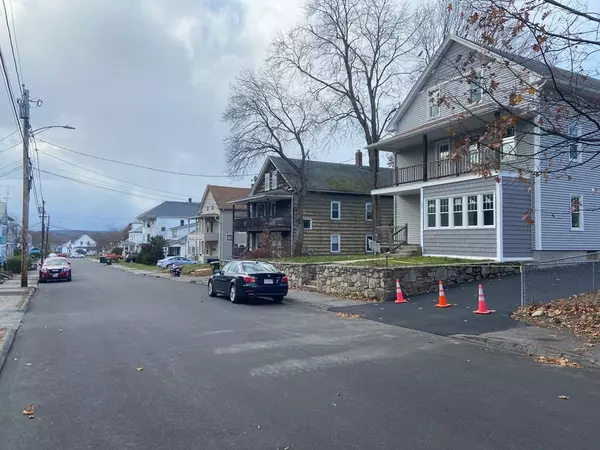 Webster, MA 01570,13 Nelson Street