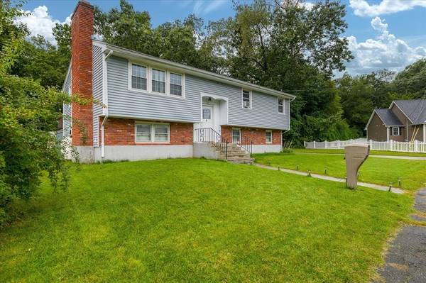 6 Nancy Dr, Auburn, MA 01501