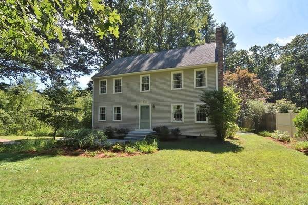 52 Harding St, Medfield, MA 02052