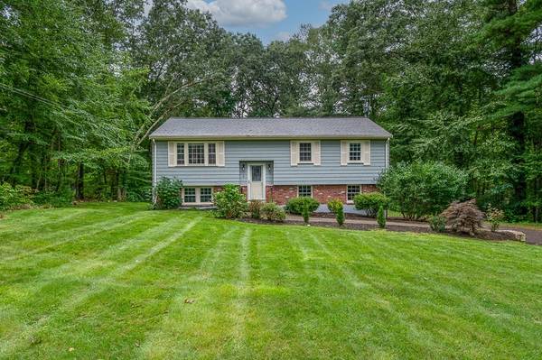 2 Whalen Rd, Hopkinton, MA 01748