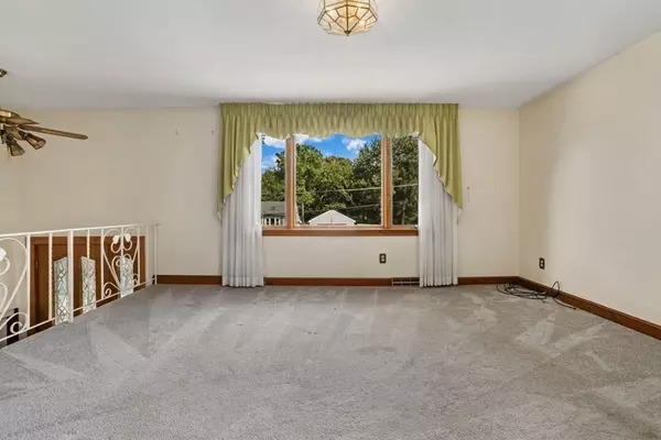 Saugus, MA 01906,1 Elizabeth Ct