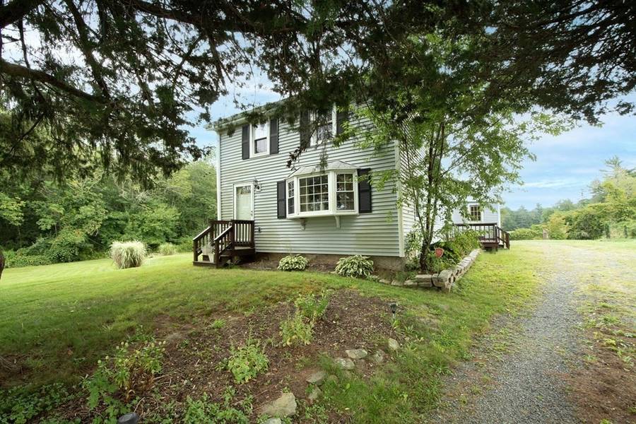 48 Crescent St, Plympton, MA 02367