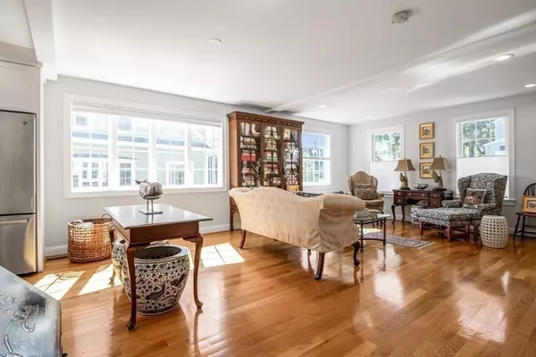 Marblehead, MA 01945,155 Green St #4