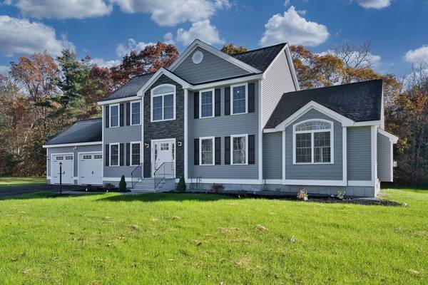 27 Berube Ln, Dracut, MA 01826